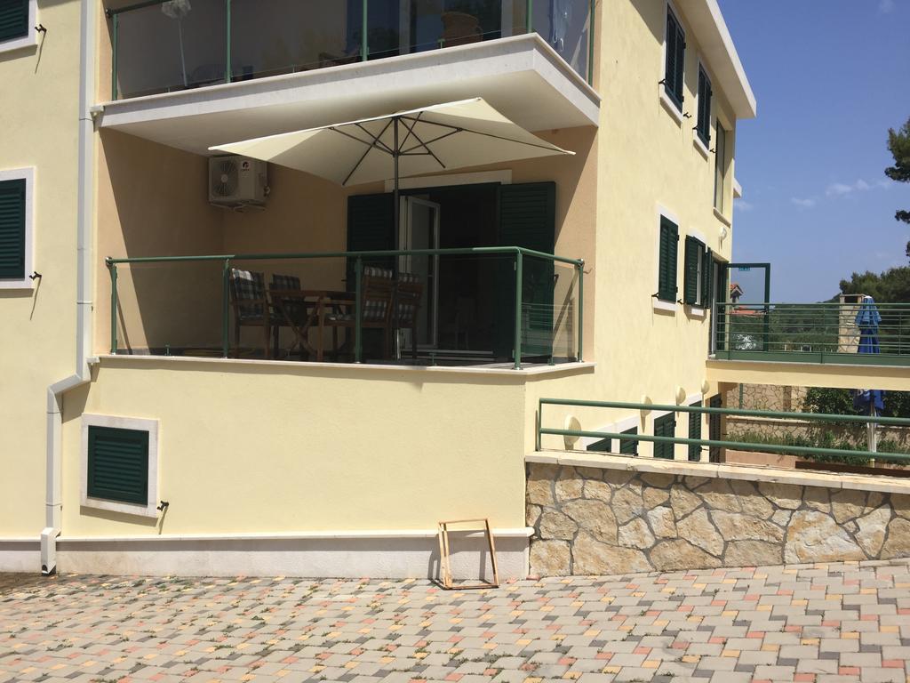 Apartment Maestral Rogač Buitenkant foto