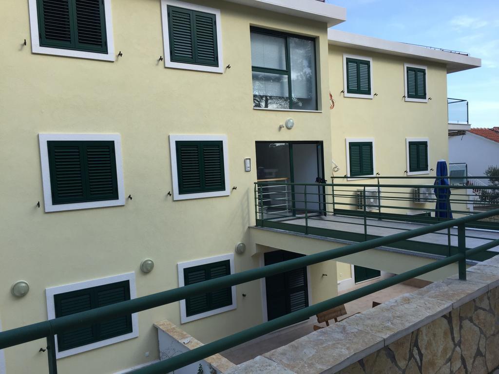 Apartment Maestral Rogač Buitenkant foto