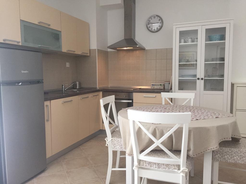 Apartment Maestral Rogač Buitenkant foto