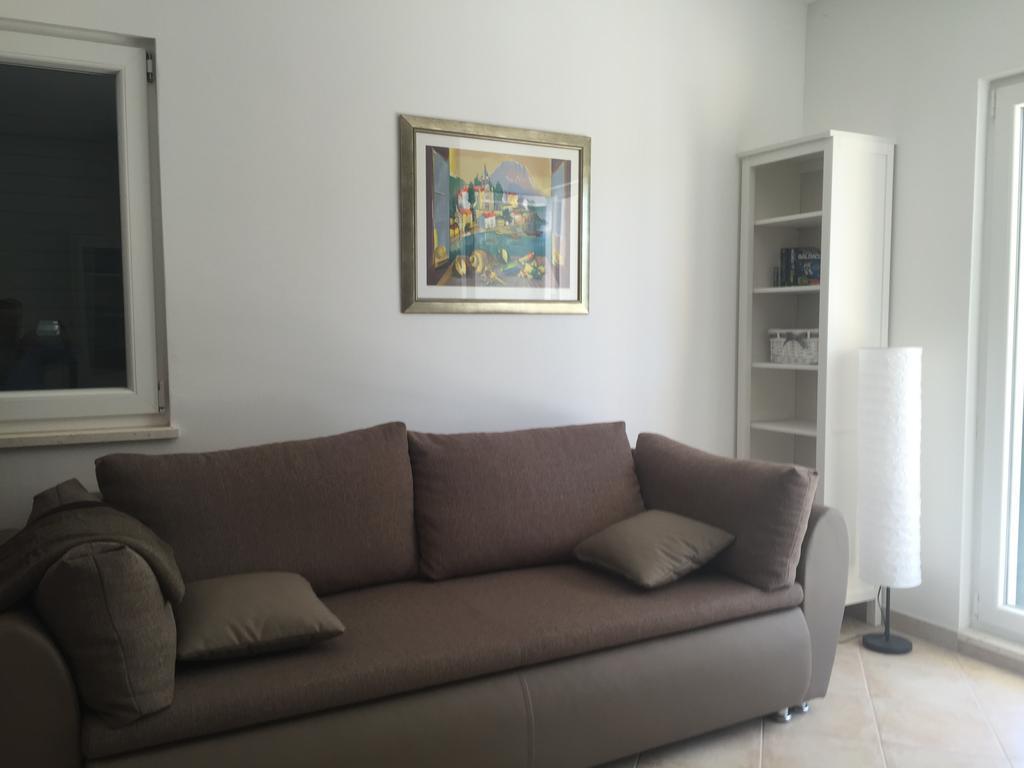 Apartment Maestral Rogač Buitenkant foto